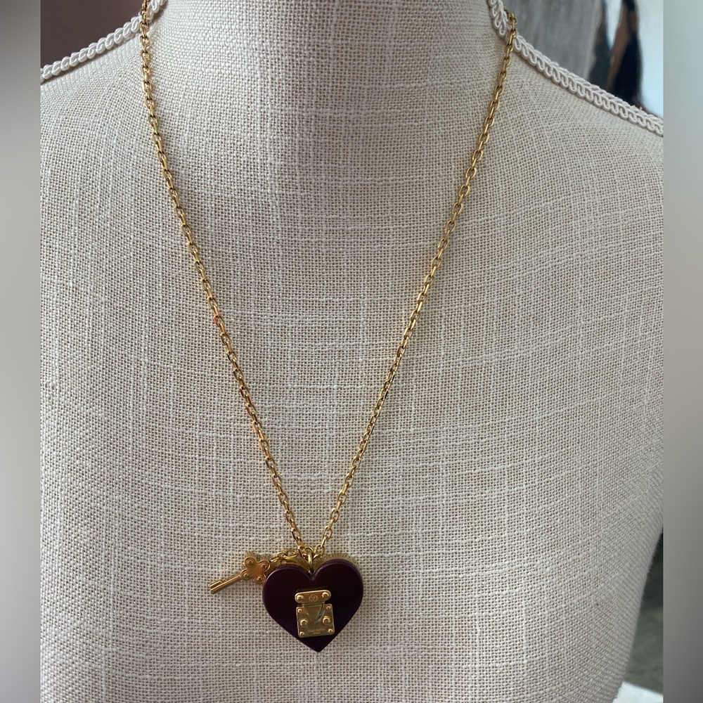 🦄 RARE 🦄 Authentic Louis Vuitton Resin Lock Me Heart Pendant Necklace